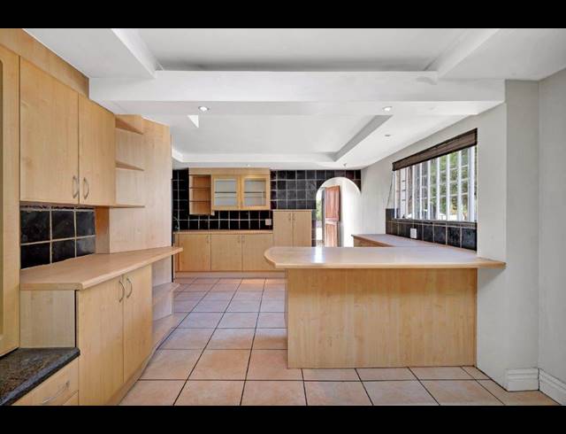3 BEDROOM EQUESTRIAN PROPERTY TO LET IN CHARTWELL